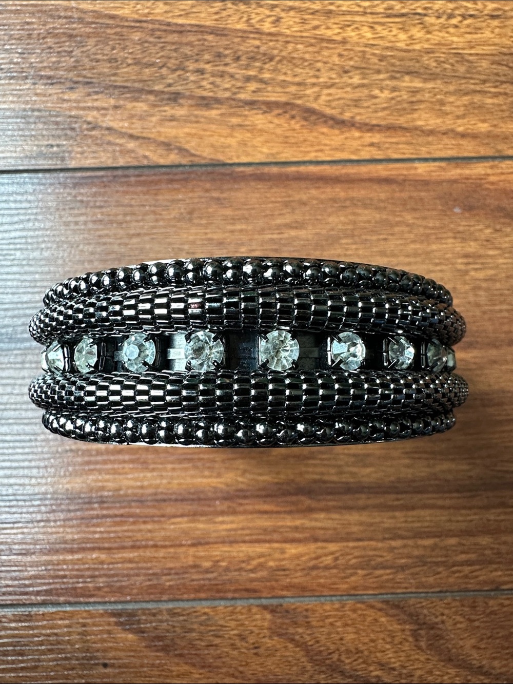 ⚫️⚫️EUC Faux Black Crystal-Accent Bracelet - Women Jewelry⚫️⚫️
